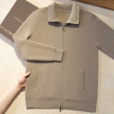 2025年秋季常规款宽松型翻领长袖时尚都市翻领带兜元宝针开衫，男装羊绒开衫，曼云男装羊绒