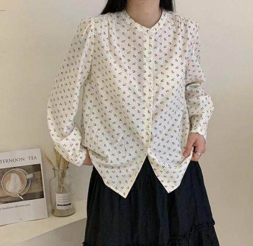 春季韩系碎花上衣图片