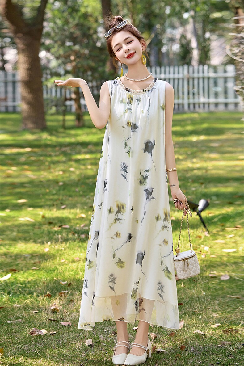碎花连衣裙女中长款2025夏新款优雅褶皱圆领宽松背心裙子,女装连衣裙,秀美人生