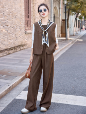 现货2026年秋季新款搭配围巾气质四件套装，女装套装/套裙，依如秀(原杭风阁)