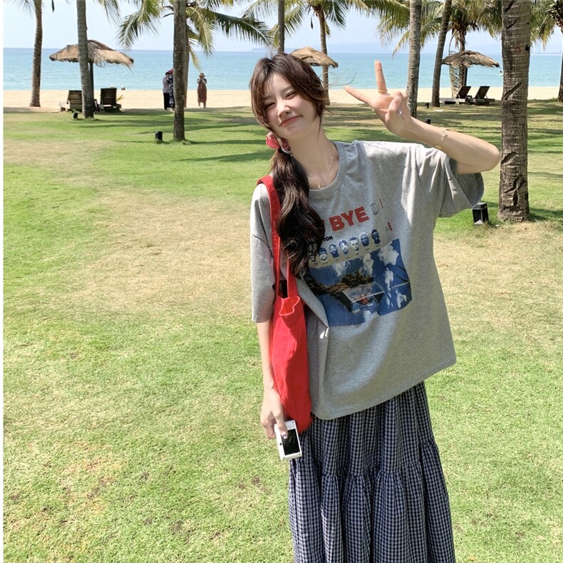 灰色慵懒风印花T恤套装裙女夏季2025小个子休闲减龄半身裙两件套,女装套装/套裙,2C050