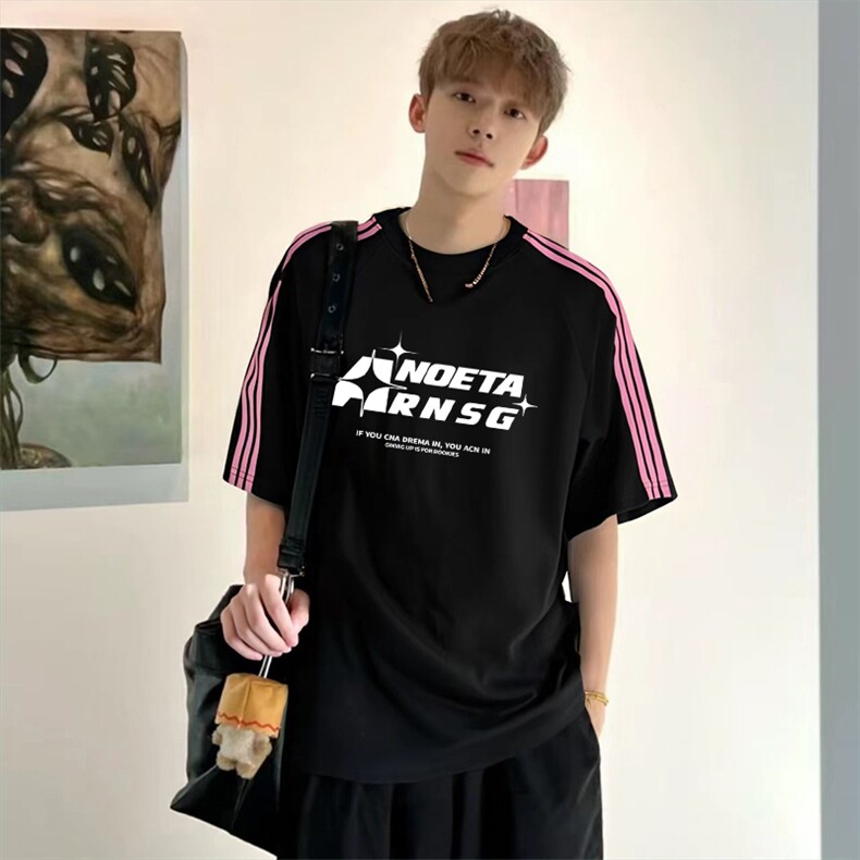抖音得物品质二开240克宽松纯棉美式潮牌印花三条杠中性风短袖T恤图片