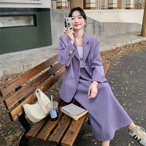 紫色灯芯绒西装套装女2025春季新款高级感小个子西服半身裙两件套图片