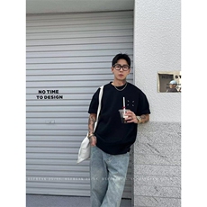 黑色