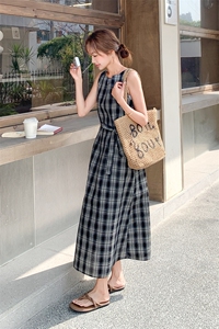 文艺复古格纹连衣裙女2025年夏季新款设计感宽松时尚休闲背心长裙图片