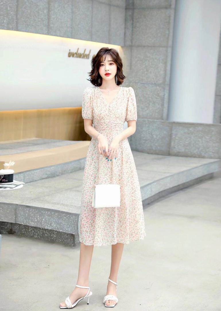 夏季新款韩版雪纺碎花连衣裙，女装连衣裙，时尚靓女孩