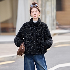 时尚重工刺绣真兔毛外套2025冬季新品高端高级感设计暖绒绒外套女，女装羊羔毛/颗粒绒，意芙