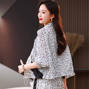 时尚立领拼接防晒外套女夏季新款轻薄透气显瘦百搭防紫外线外套图片
