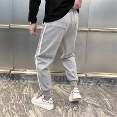 灰色