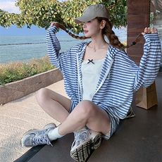 盐甜系穿搭蓝色条纹连帽防晒开衫两件套学院风减龄休闲短裤女春新，女装套装/套裙，2C088