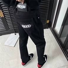 黑色