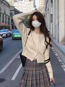 安哥拉红~秋冬衫女圆领麻花开衫显瘦短款毛衣外套针织羊毛衫