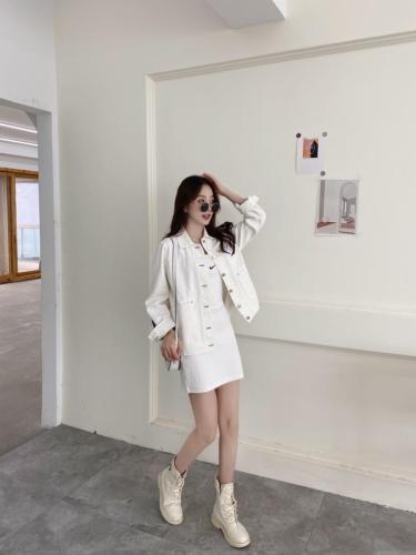 早春薄牛仔小外套搭配款韩系感女生,女装,Lavia芙纳薇娅