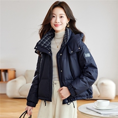 现货！免洗PU皮羽绒服女2025冬季新款小个子时尚格子拼接外套，女装羽绒服，沐七七