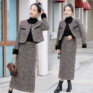 小香风羽绒服套装女秋冬2024新款粗花呢短外套半身长裙两件套图片