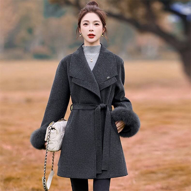 2025冬装新款简约时尚大翻领手工缝制羊绒大衣,女装毛呢外套,魅丽静蓝