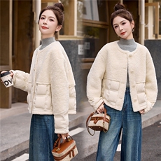 【现货现货】实体店好款羊羔毛拼接轻薄羽绒服短款90白鸭绒外套，女装羽绒服，一安秀