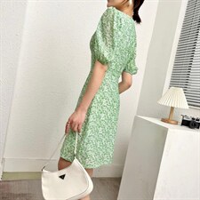 现货夏季新款小碎花连衣裙，女装连衣裙，序儿