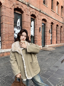 大毛领拼接内里派克羽绒服2025新款女冬爆款巨好看皮毛一体厚外套图片