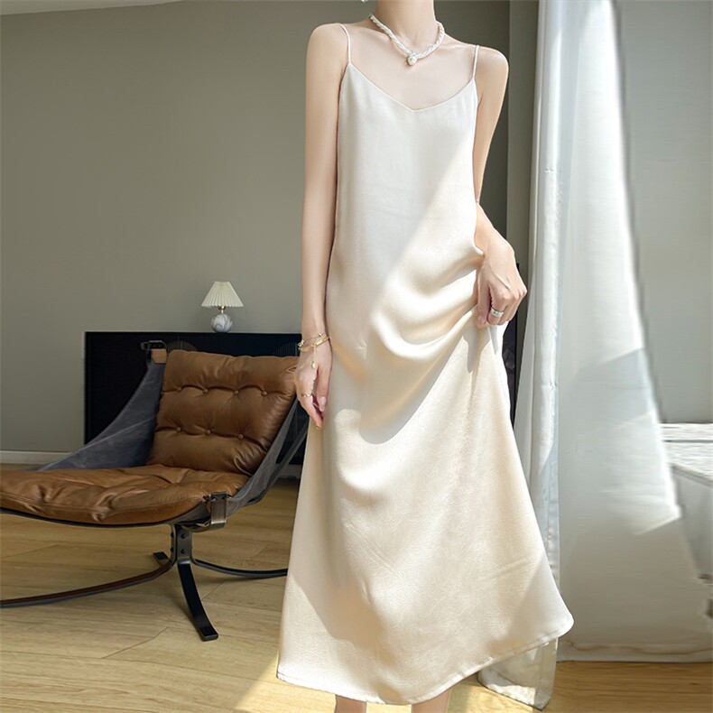 新中式抗皱肌理暗纹缎面吊带连衣裙夏2025新款气质提花国风长裙，女装连衣裙，羊特美羊绒