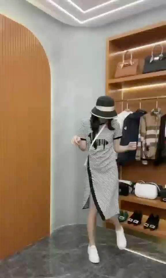 夏装新款冰丝上衣＋蝴蝶花纱裙套装，女装职业装，蕃米莉