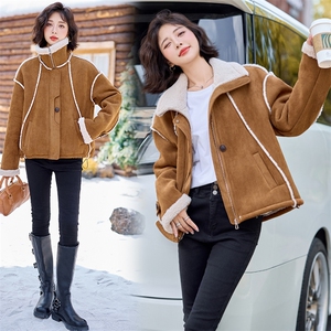 粉色皮毛一体羊羔毛外套女2024冬季新款加厚保暖鹿皮绒机车服棉服图片