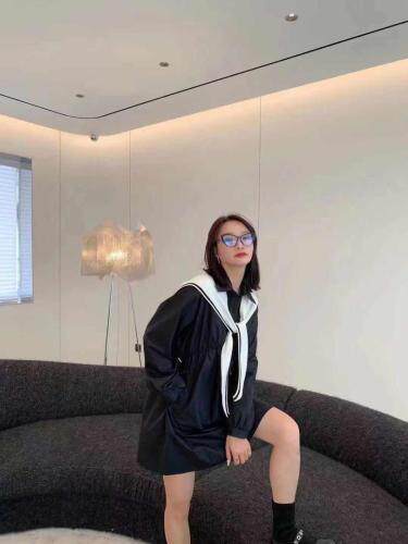 新款披肩连衣裙，女装连衣裙，红头发儿