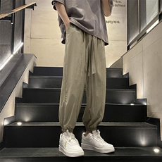 卡其色