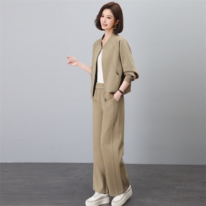 秋季套装女2025年新款中年妈妈装时尚洋气减龄大码休闲运动两件套图片