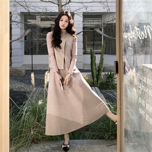 韩系甜美钉珠刺绣马甲+打底+半身裙三件套套装图片