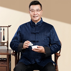 深蓝色