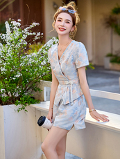 2025新重工提花改良新中式套装女短袖V领盘扣上衣短裤时尚两件套，女装套装/套裙，玖莱伊
