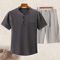 深灰上衣+浅灰短裤