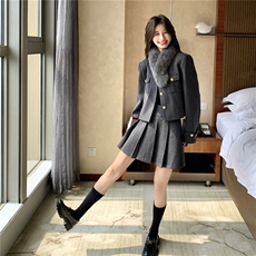 法式轻奢套装女冬季气质减龄小香风羽绒内胆加厚外套百褶裙两件套，女装套装/套裙，维壹