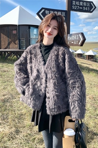 灰色羊羔毛外套女冬季小个子高级感穿搭时尚洋气短款皮毛一体大衣图片