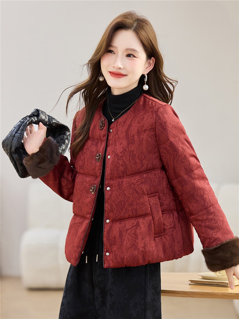 现货2025年冬装新款白鸭绒羽绒服新中式复古毛领袖提花上衣外套女,女装羽绒服,璐依舞