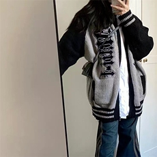 黑灰色