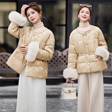 2025新款风袖口可拆卸狐狸毛新标90白鸭绒收腰新中式羽绒服，女装羽绒服，奕可儿