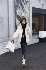 新款羽绒服，女装羽绒服，伊越