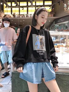 牛仔拼接款卫衣图片