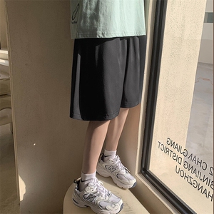 抖音得物二开夏季冰感透气速干轻薄舒适简约纯色休闲冰丝短裤图片