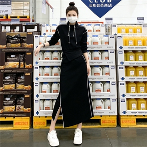 个性简约时尚减龄套装女春季新款连帽短款卫衣开叉半身长裙两件套图片