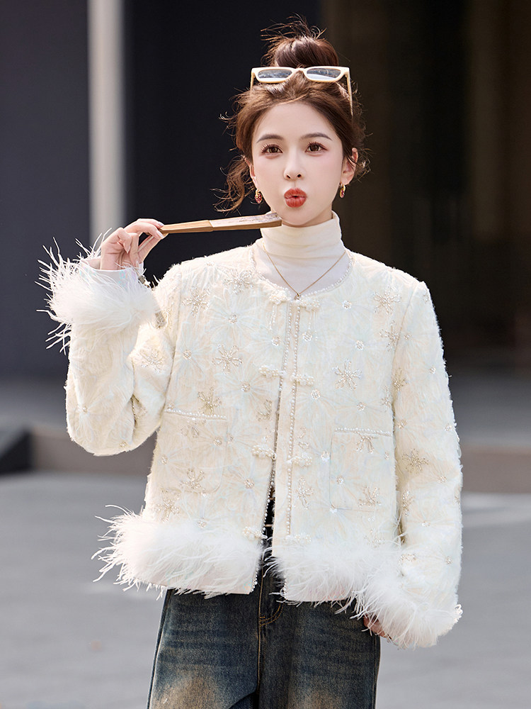 现货，2025年潮冬季真狐狸毛重工刺绣钉珠短款新中式羽绒服新款,女装羽绒服,艾仟回(原伊仟回)