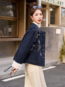 现货主推2025年冬季新款國风羽绒服外套女图片