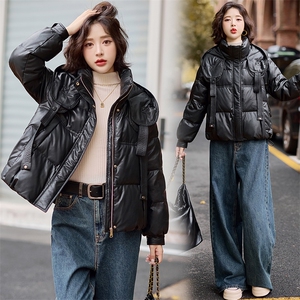 冬季新品 时尚保暖白鸭绒皮羽绒服 女装短款宽松外套图片