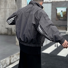 灰色