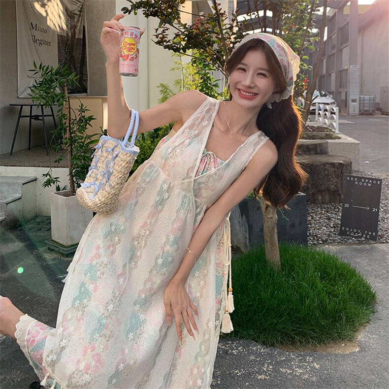 夏季穿搭一整套女2025新款慵懒度假风蕾丝罩裙碎花吊带长裙，女装连衣裙，C位