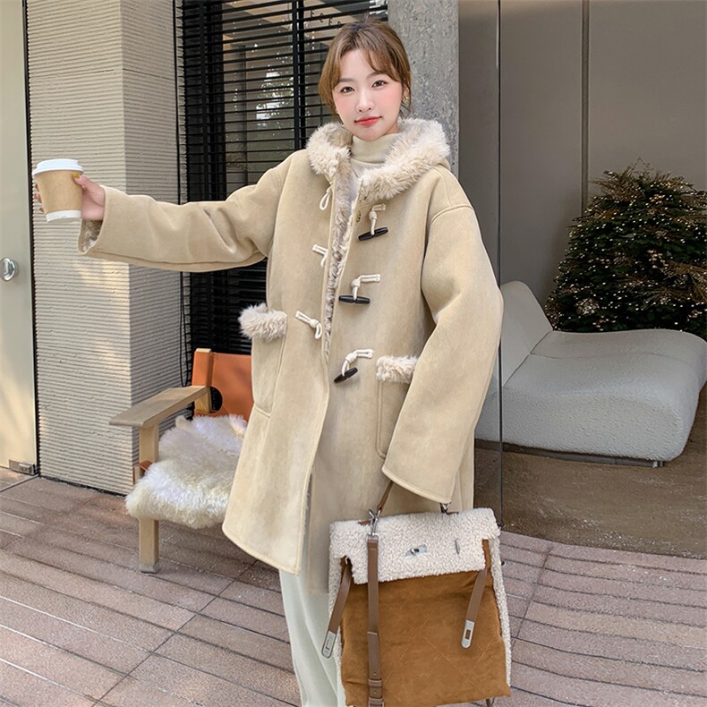 大货已出米杏牛角扣长毛连帽皮毛一体外套2C090-1382-P215-K318,女装毛呢外套,2C090