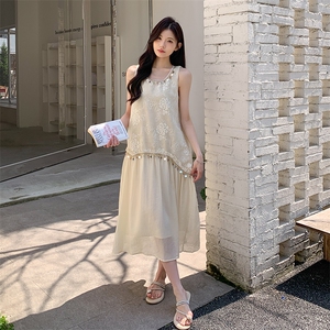 法式重工刺绣亮片背心连衣裙女夏2025新款超火海边度假风长裙子图片