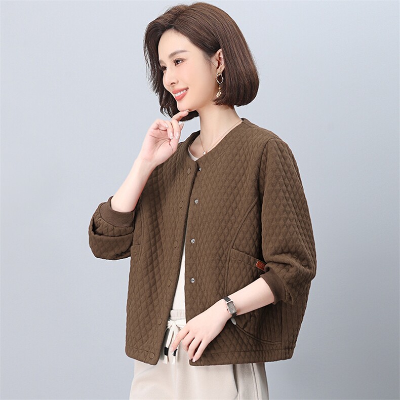 女圆领休闲百搭宽松显瘦韩版春装棒球服女铜扣记空气棉菱格外套,女装短外套,独衣靓